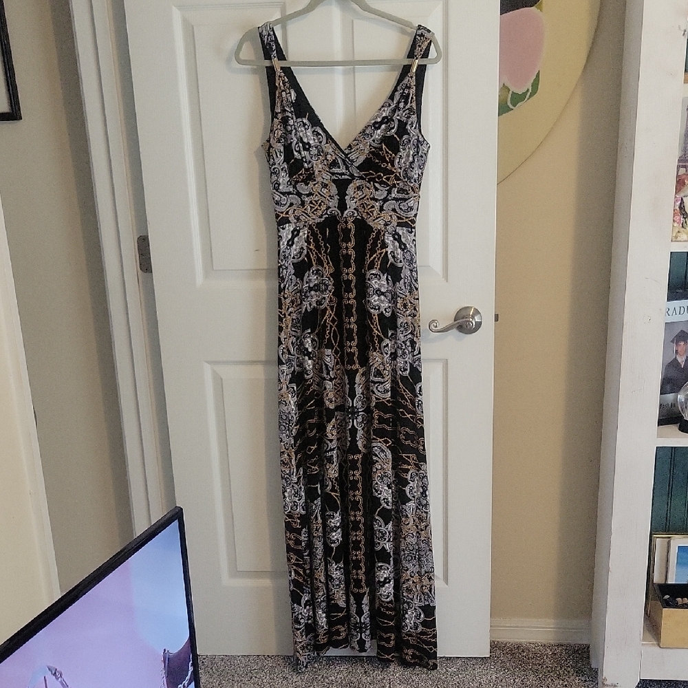 Jennifer Lopez szMed Chic blk Wht gold chain pattern vneck sleeveless Maxi Dress